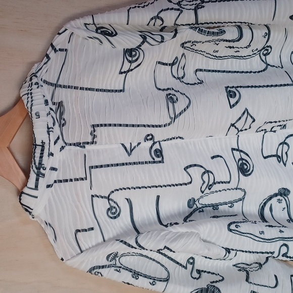 Et Lois Wearable Art White Button Front Shirt Black Scribble Face, Clocks Design - Picture 11 of 15